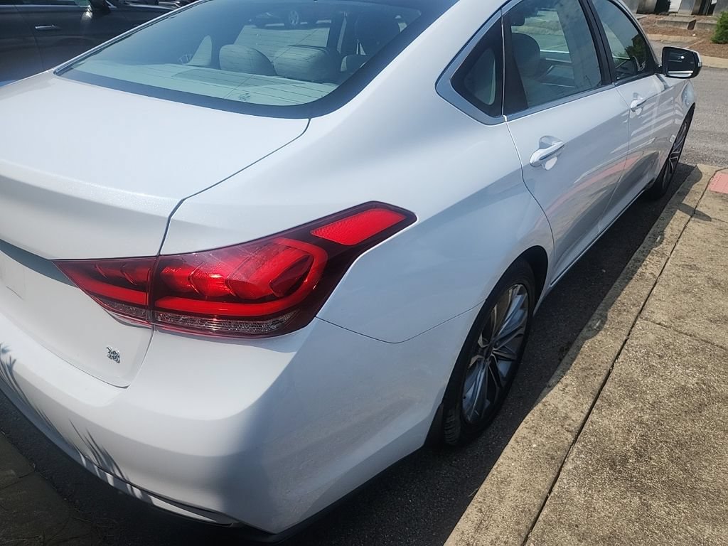 Used 2016 Hyundai Genesis 3.8 RWD image 4