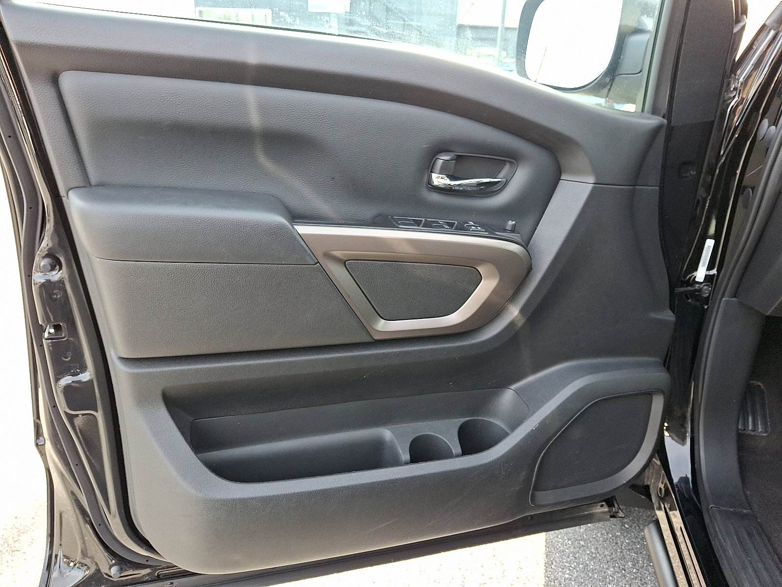 Certified 2024 Nissan Titan SV w/ SV Bronze Edition Package image 15