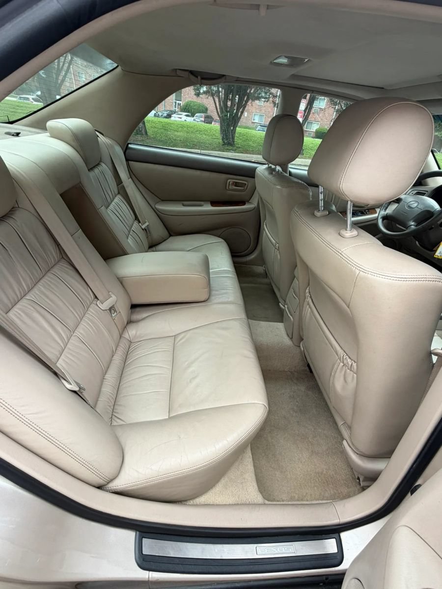 Used 2000 Lexus ES 330 FWD image 13