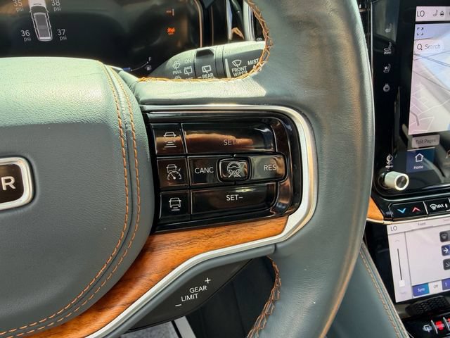Used 2022 Jeep Grand Wagoneer Series III AWD/4WD image 28