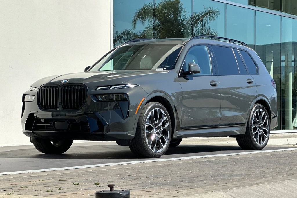 Used 2024 BMW X7 xDrive40i w/ M Sport Package AWD/4WD image 7