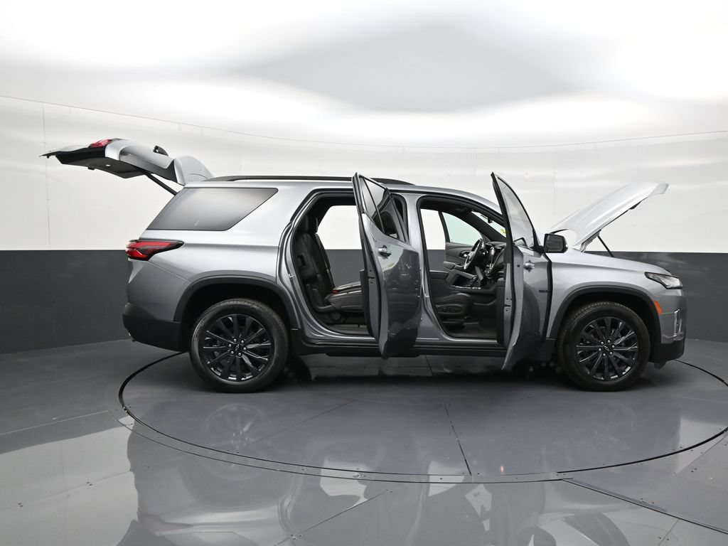 Used 2023 Chevrolet Traverse RS FWD image 26