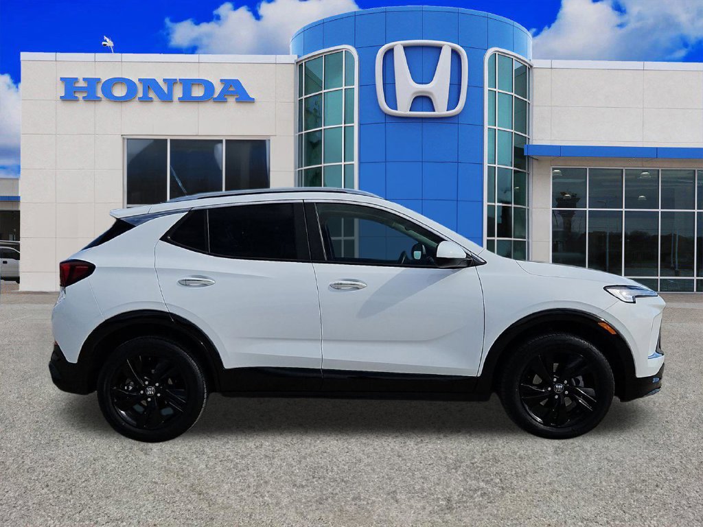 Used 2024 Buick Encore GX Sport Touring AWD/4WD image 2