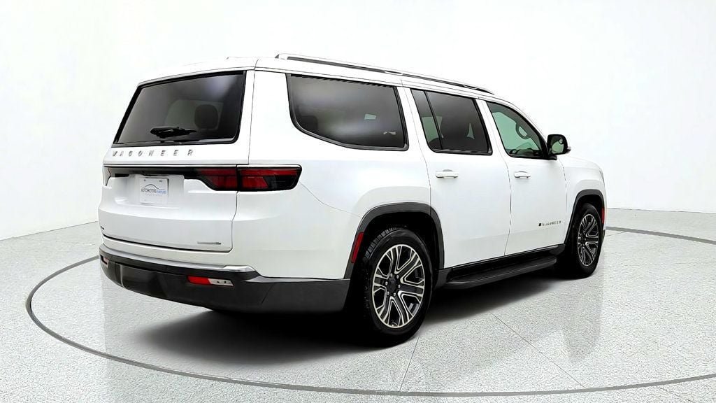 Used 2022 Jeep Wagoneer Series III AWD/4WD image 5