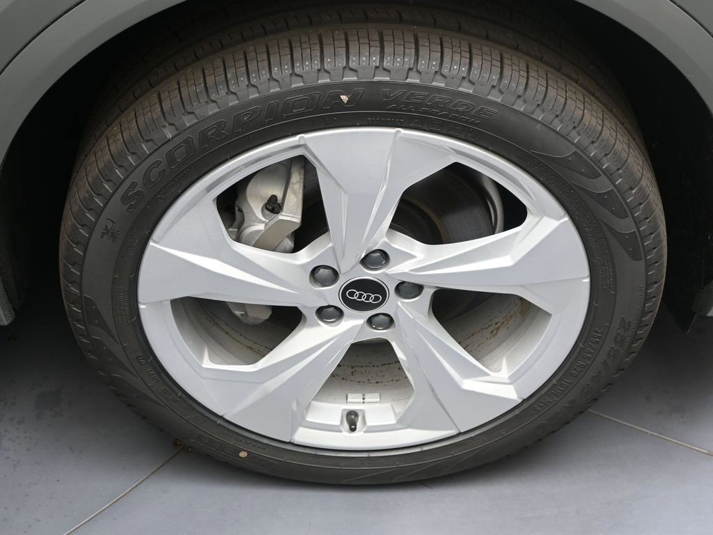 Certified 2025 Audi Q5 2.0T Premium Plus w/ Premium Plus Package image 9