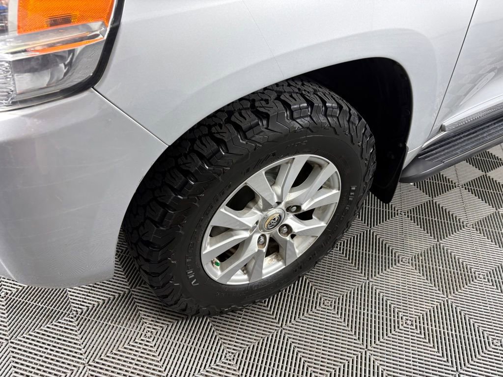 Used 2016 Toyota Land Cruiser image 9
