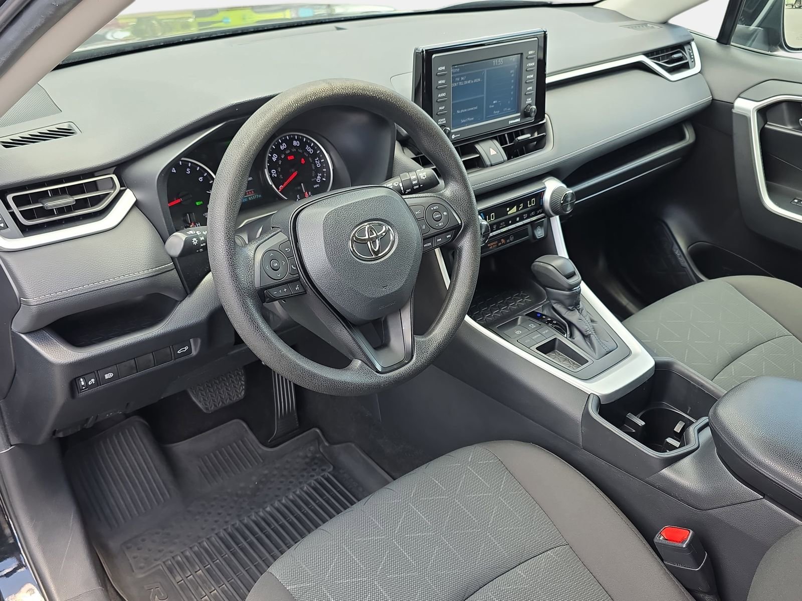 Used 2022 Toyota RAV4 XLE w/ Convenience Package FWD image 16