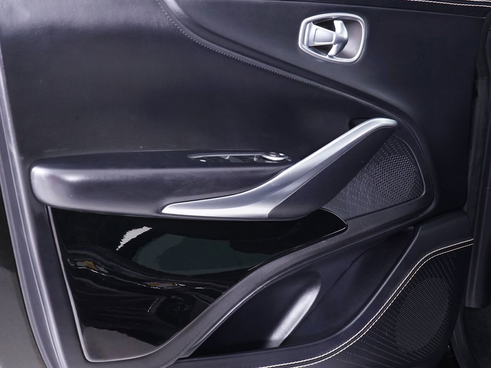 Used 2023 Aston Martin DBX 707 image 33