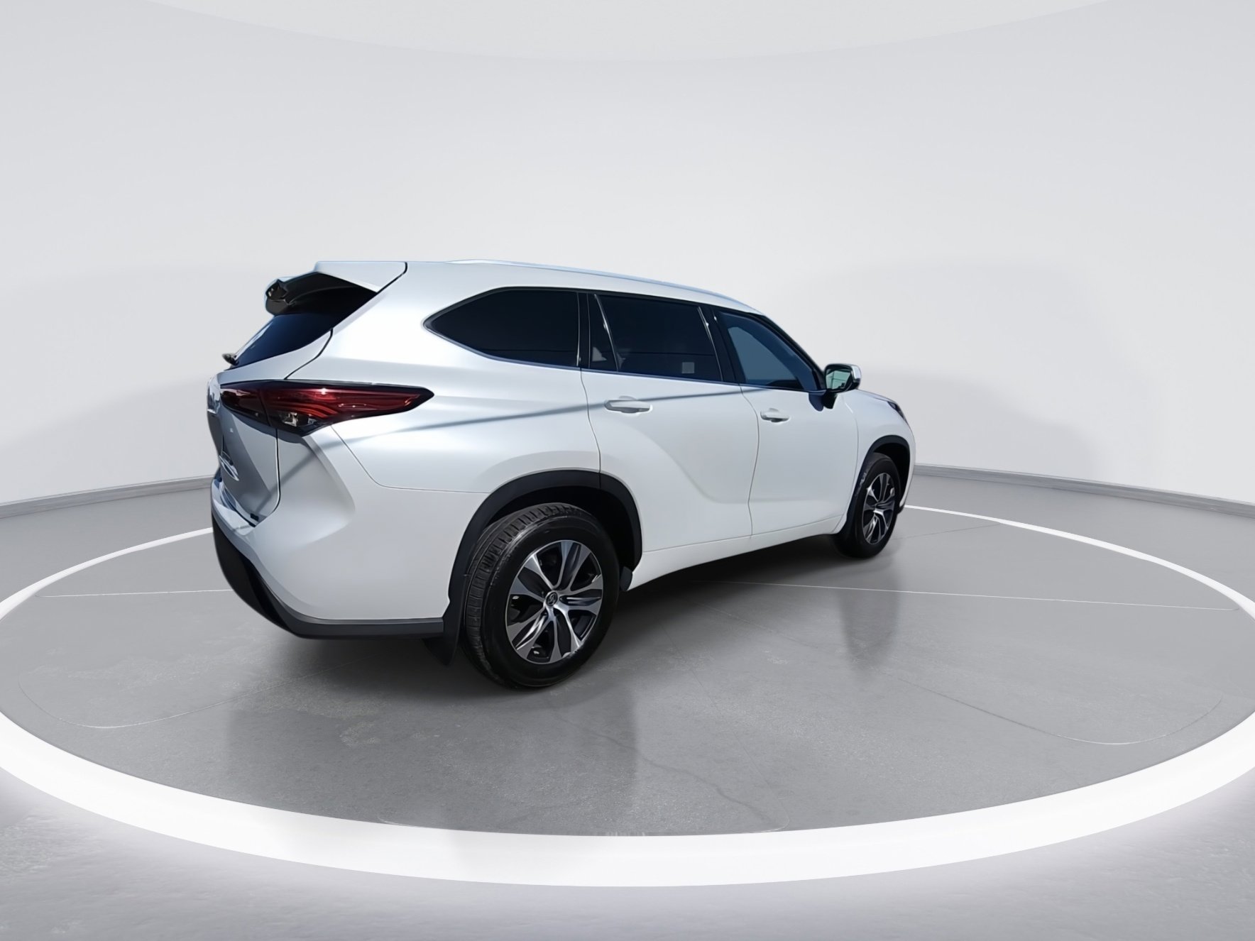 Used 2022 Toyota Highlander XLE image 8