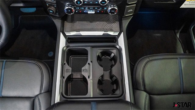 Used 2025 Ford F450 Platinum w/ FX4 Off-Road Package image 8