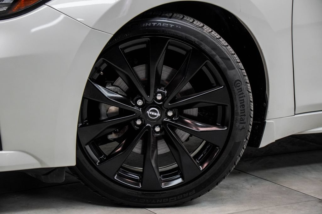 Used 2023 Nissan Maxima SR w/ Sport Mat Group FWD image 3