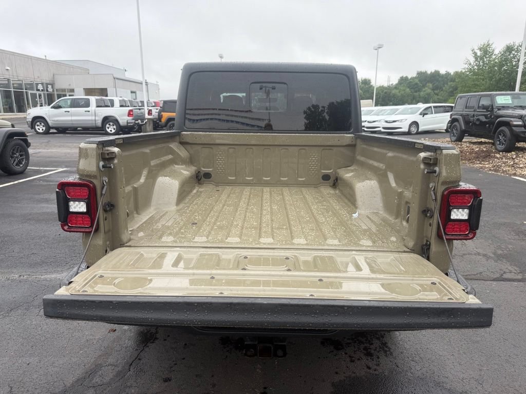 Certified 2020 Jeep Gladiator Overland AWD/4WD image 55