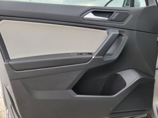 Used 2020 Volkswagen Tiguan SE image 17