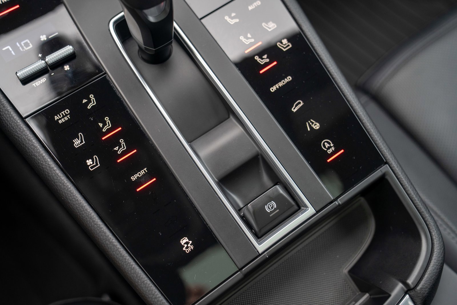 Certified 2025 Porsche Macan image 19