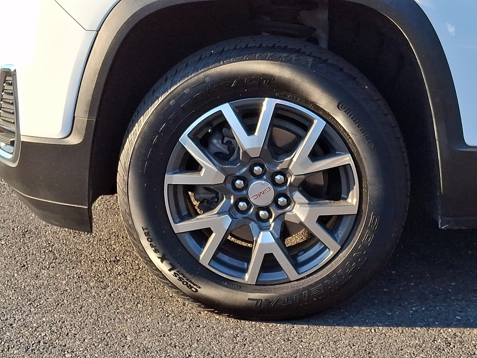 Used 2023 GMC Acadia SLE FWD image 8