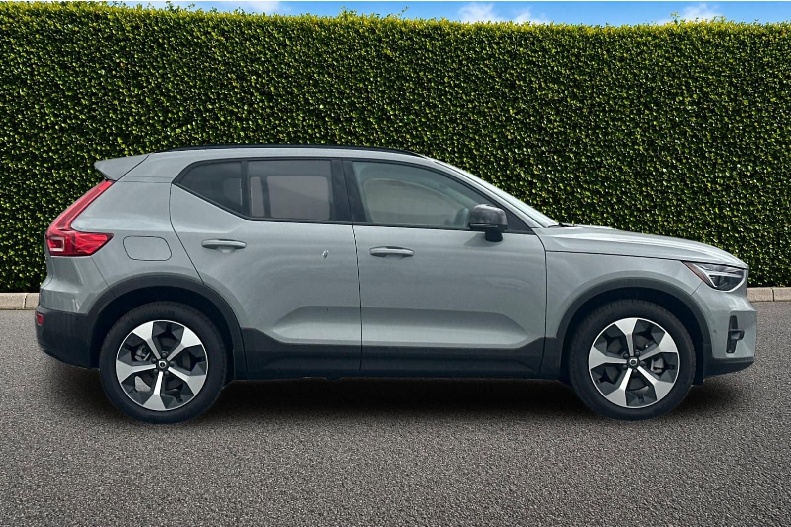New 2026 Volvo XC40 B5 Plus w/ Protection Package Premier AWD/4WD image 7