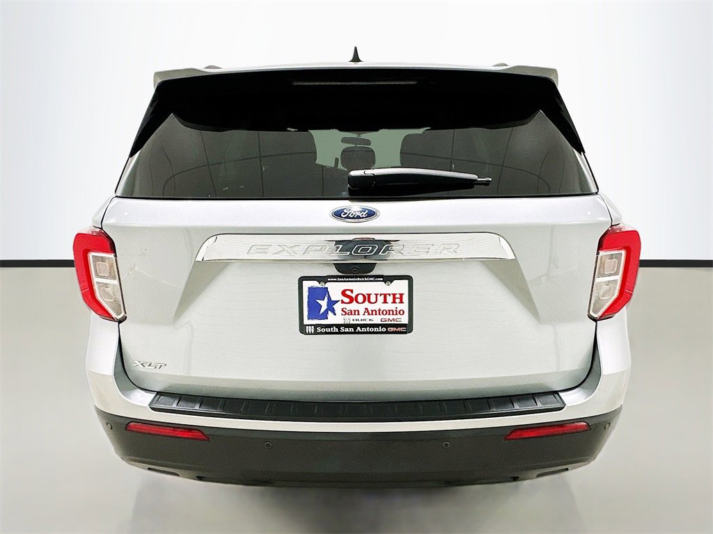 Used 2024 Ford Explorer XLT image 6