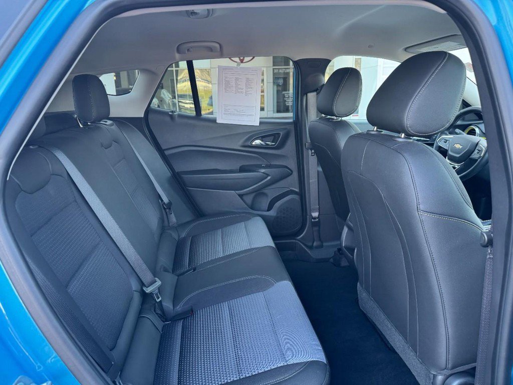 Used 2025 Chevrolet Trax LT w/ LT Convenience Package image 11