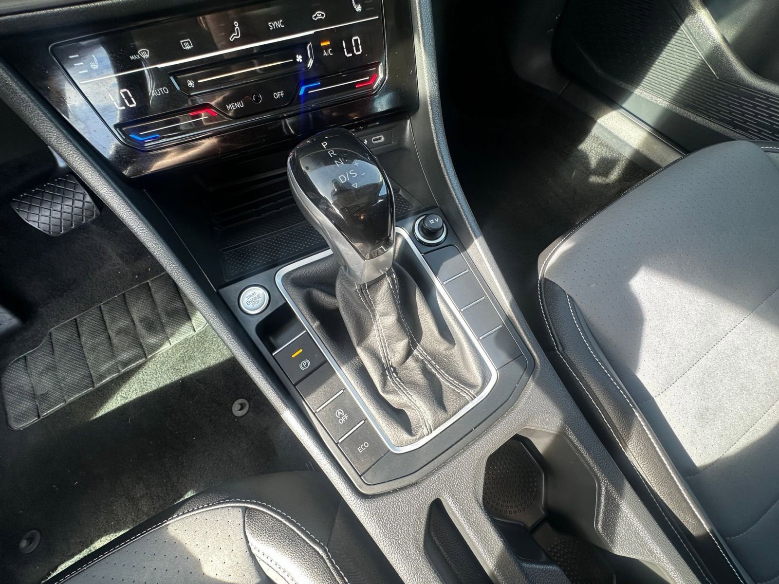 Used 2025 Volkswagen Jetta SE image 42