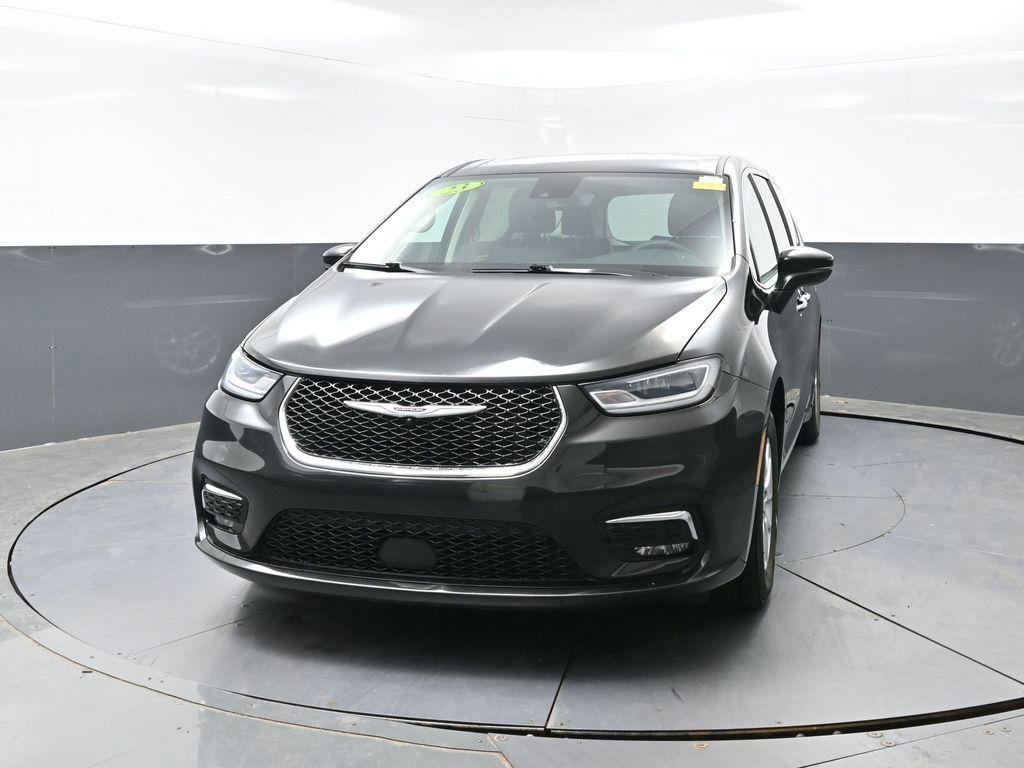 Used 2023 Chrysler Pacifica Touring-L FWD image 8