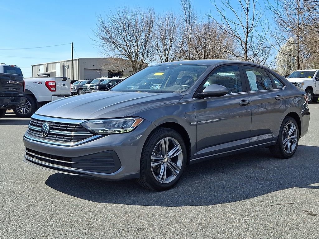 Used 2024 Volkswagen Jetta SE image 3
