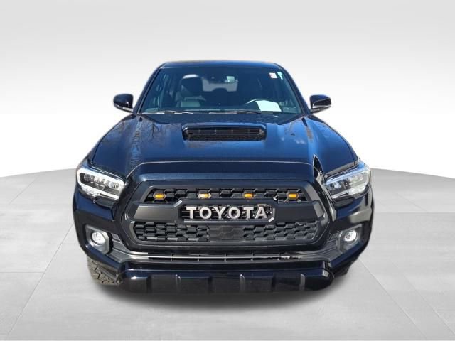 Used 2022 Toyota Tacoma TRD Sport w/ TRD Premium Sport Package image 9