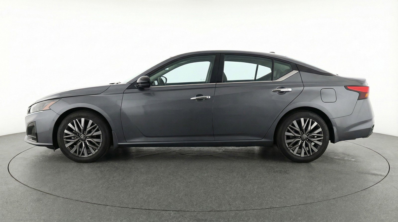 Used 2025 Nissan Altima 2.5 SV image 5