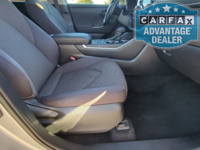 Used 2024 Toyota Highlander LE AWD/4WD image 21