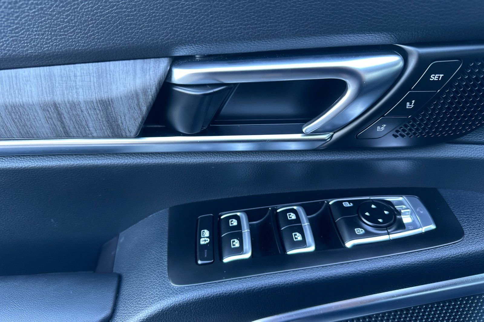 Certified 2024 Kia Telluride SX Prestige w/ Towing Package image 14