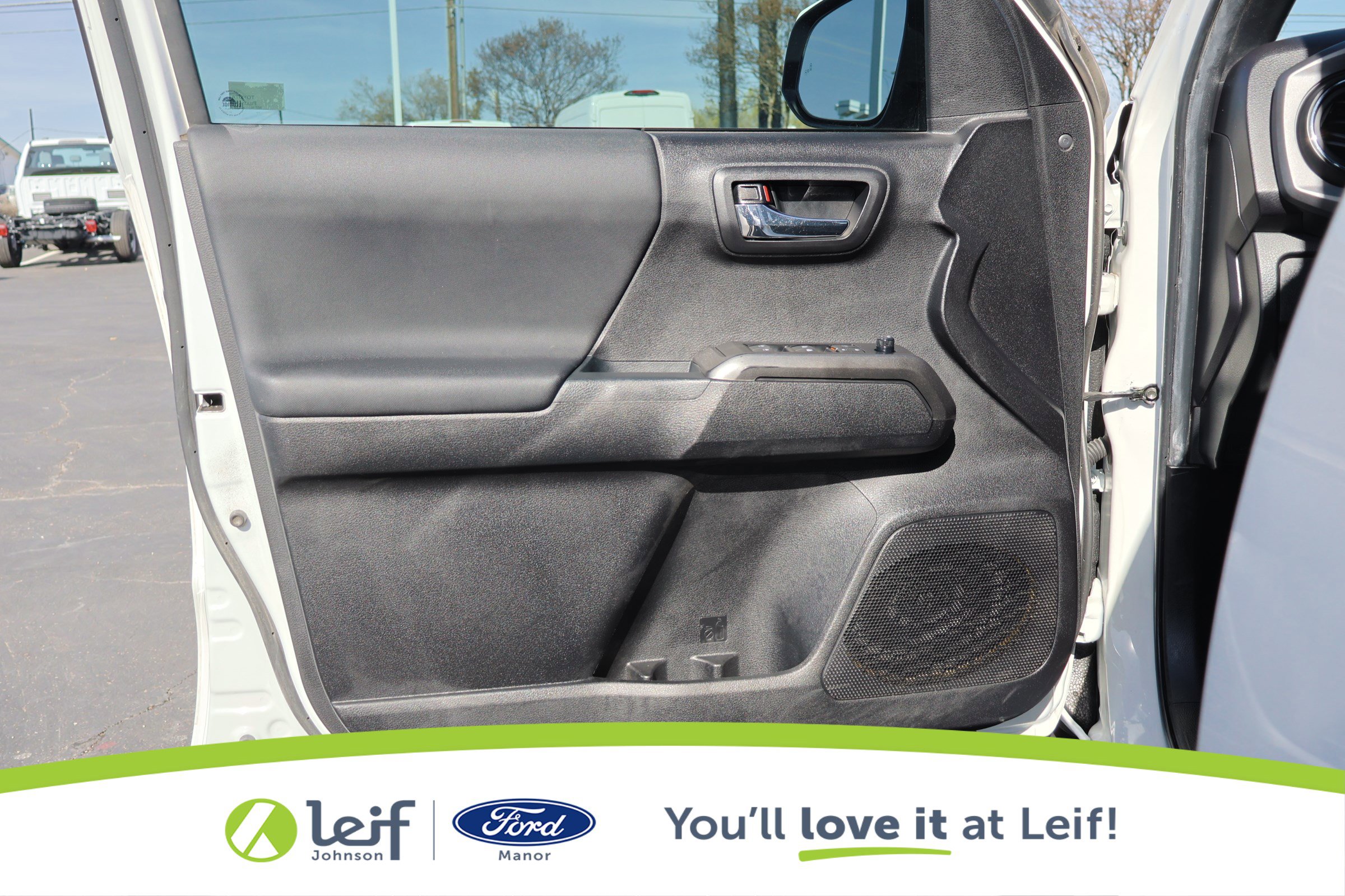 Used 2023 Toyota Tacoma TRD Off-Road image 11