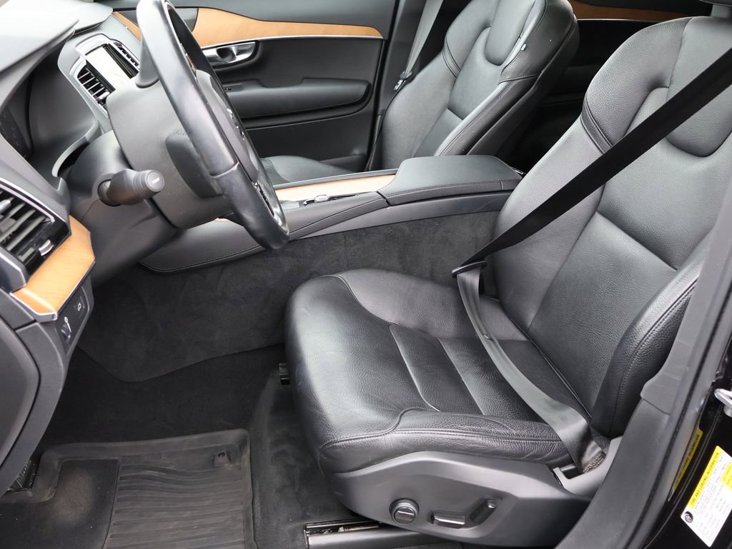 Used 2021 Volvo XC90 T6 Momentum w/ Advanced Package image 42