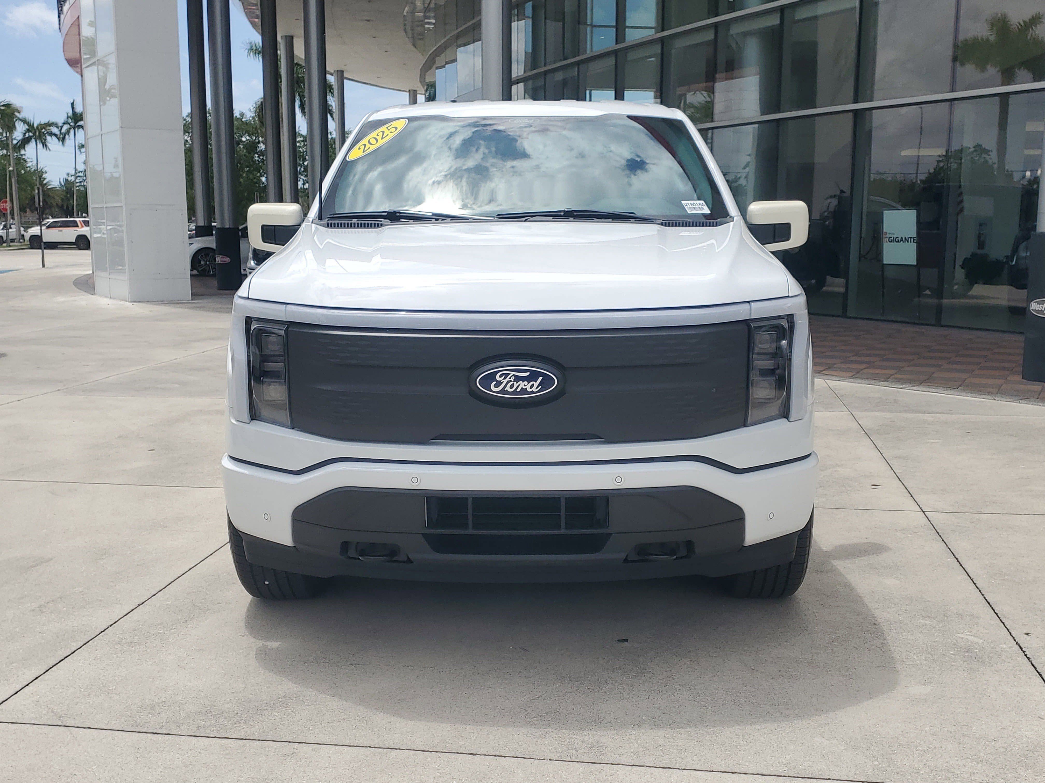 Used 2025 Ford F150 Lightning Flash AWD/4WD image 8