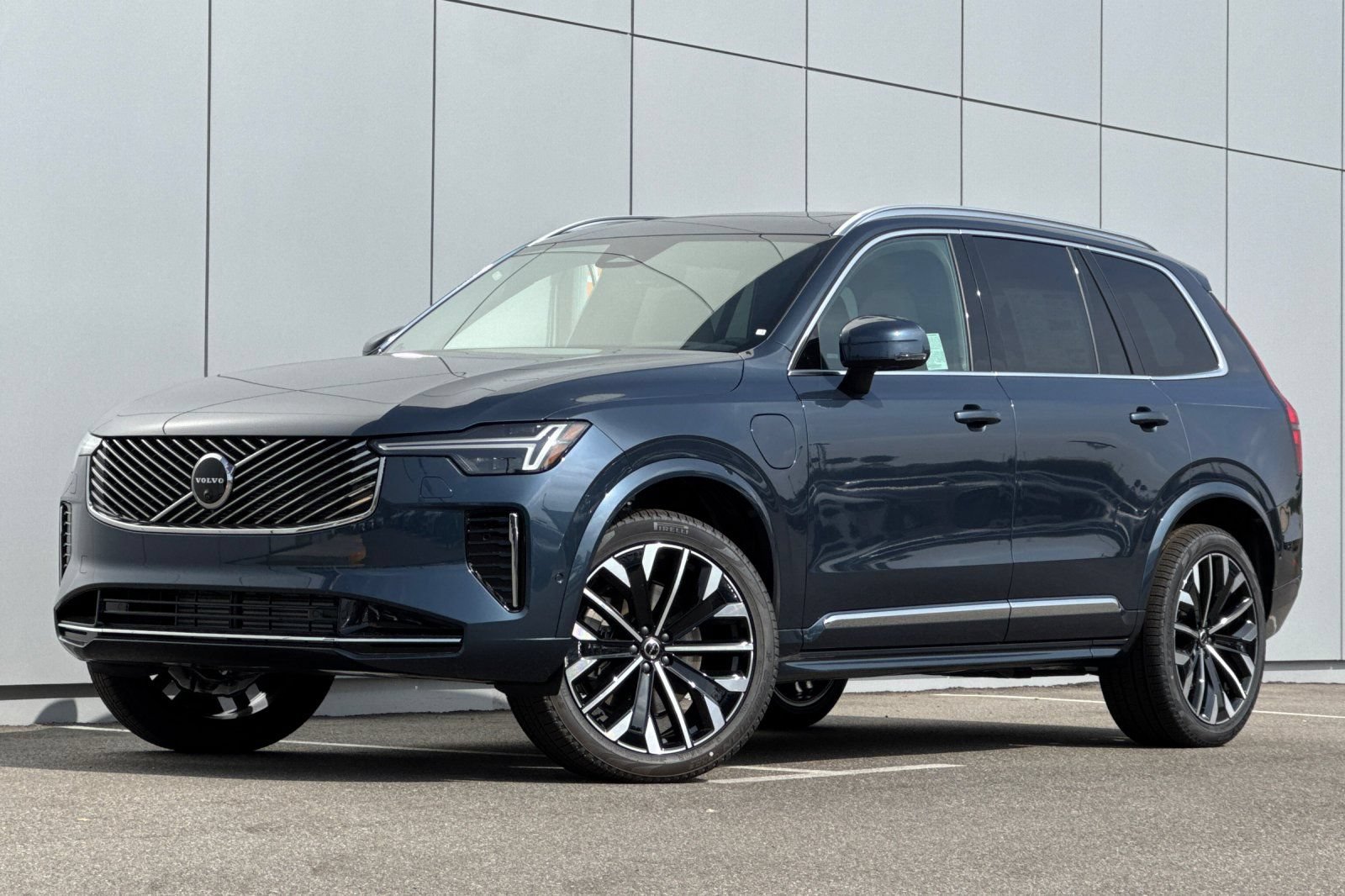 New 2026 Volvo XC90 T8 Ultra w/ Protection Package AWD/4WD image 1