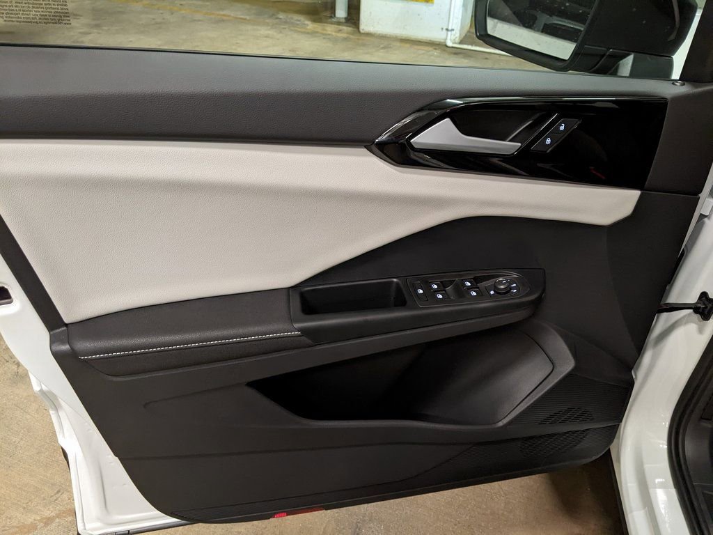 New 2026 Volkswagen Taos S image 9