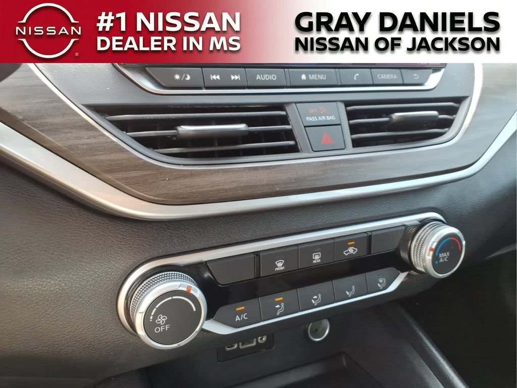 Used 2025 Nissan Altima 2.5 SV FWD image 17