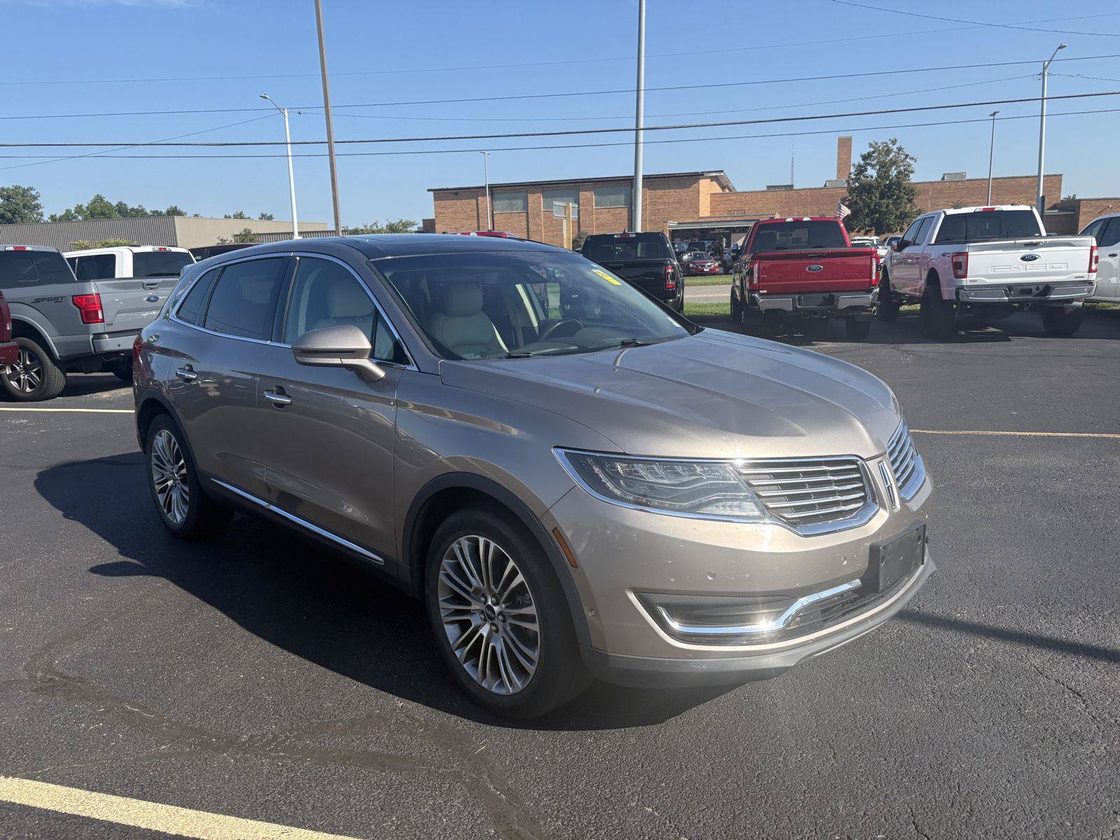 Used 2018 Lincoln MKX Reserve w/ Luxury Package AWD/4WD image 2