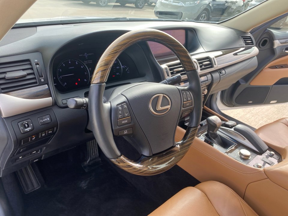 Used 2016 Lexus LS 460 image 37