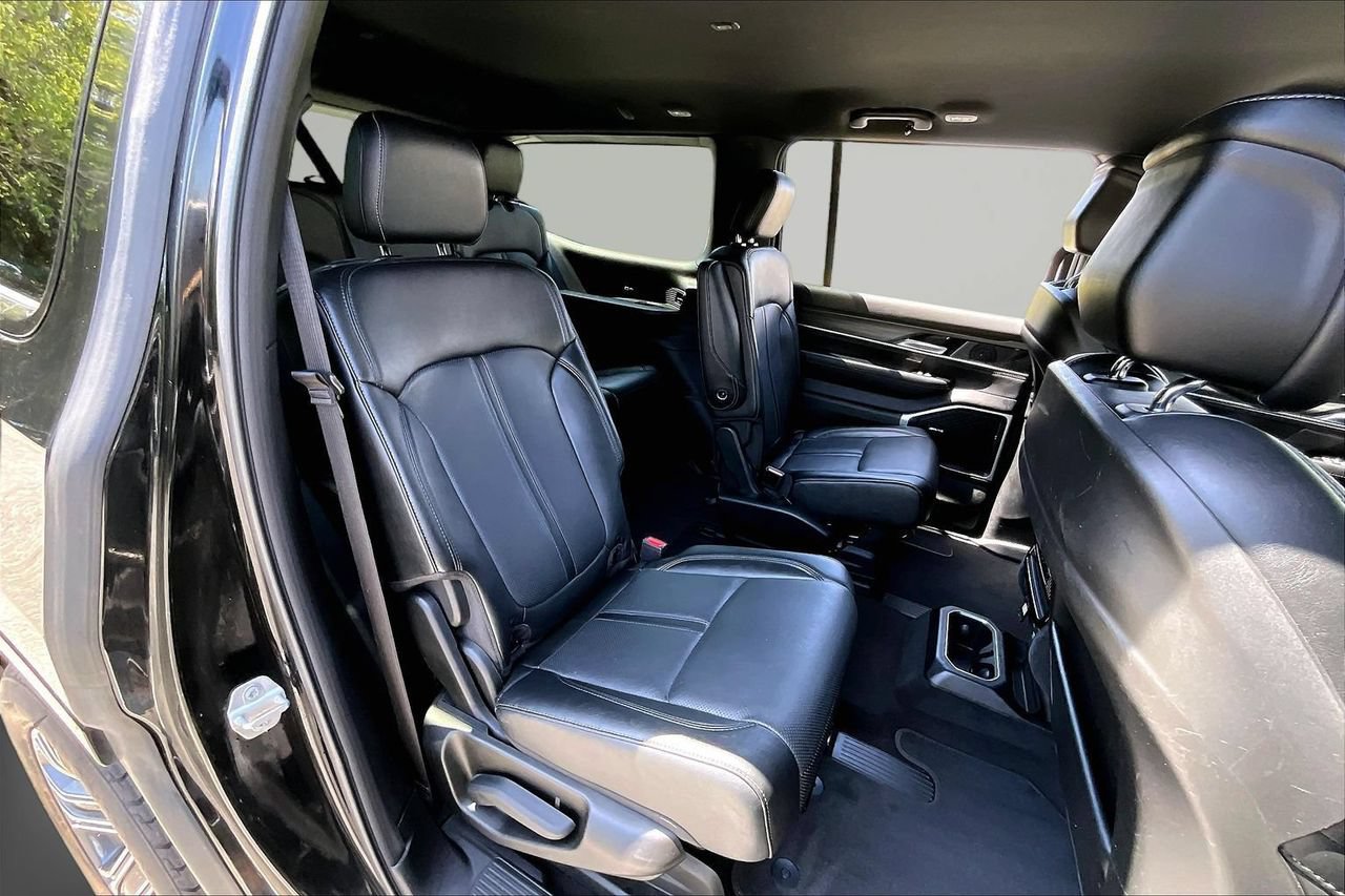 Certified 2024 Jeep Wagoneer Series II AWD/4WD image 23