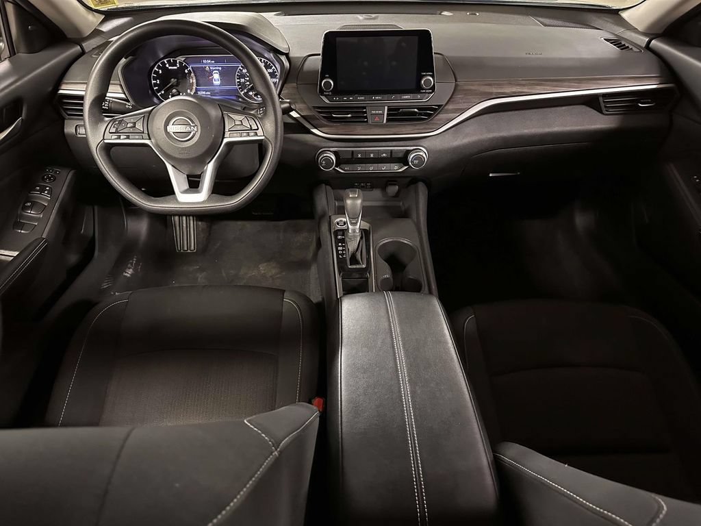 Used 2025 Nissan Altima 2.5 SV FWD image 15