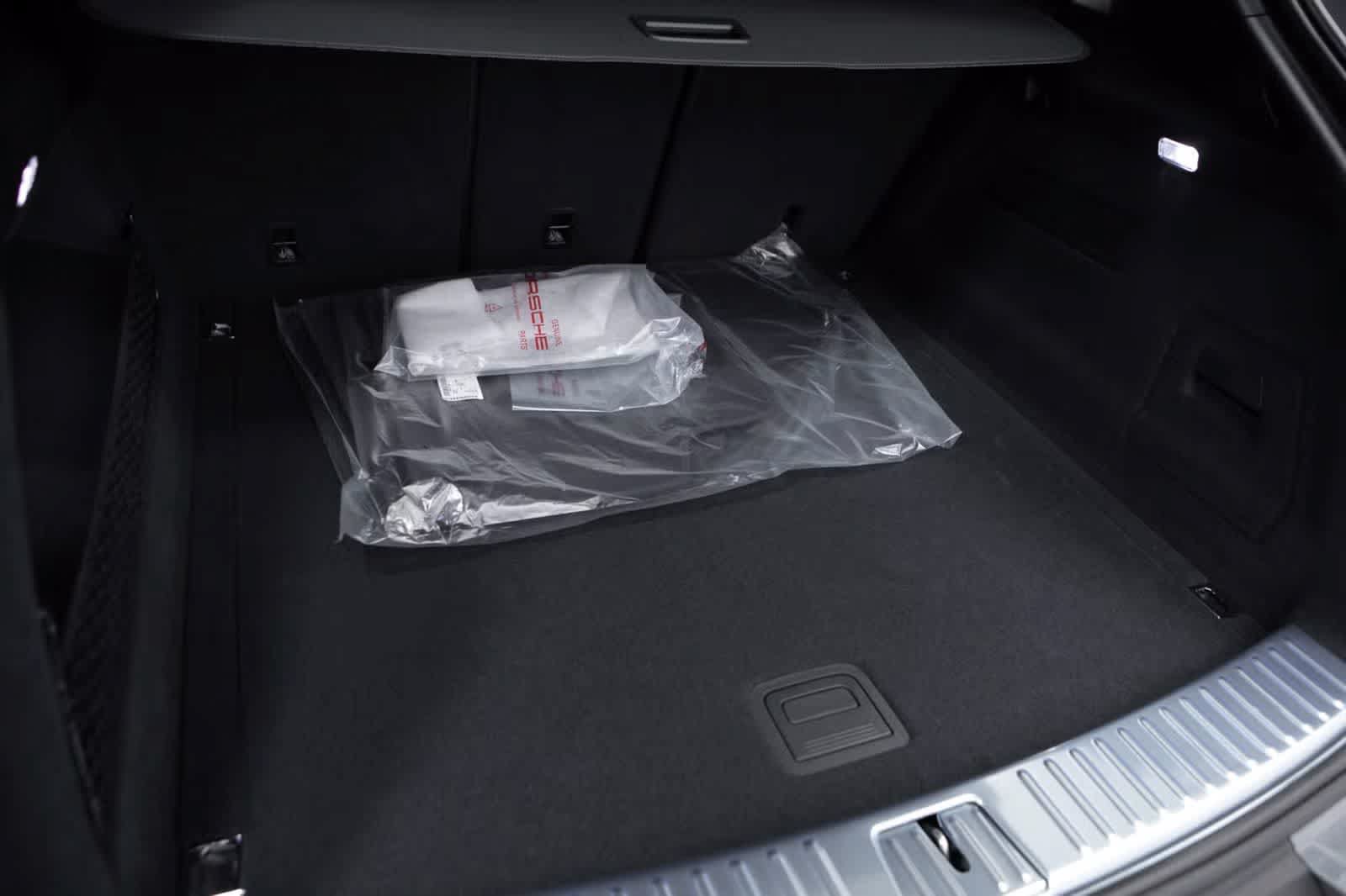 Certified 2026 Porsche Cayenne AWD/4WD image 38