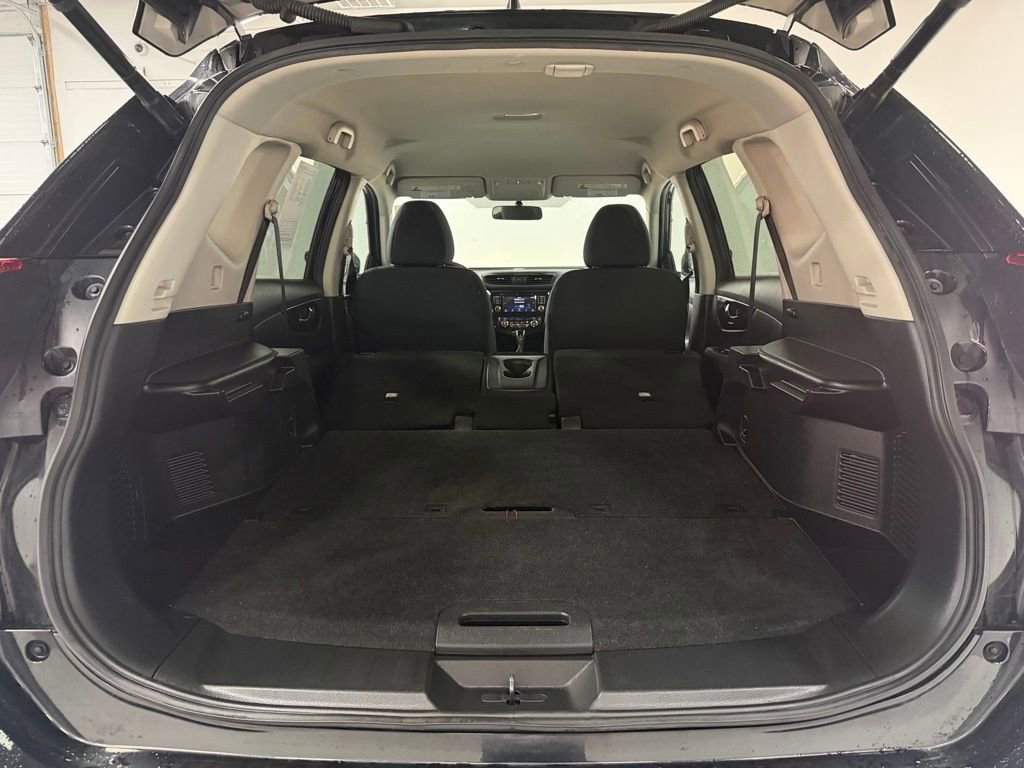 Used 2018 Nissan Rogue SV image 27