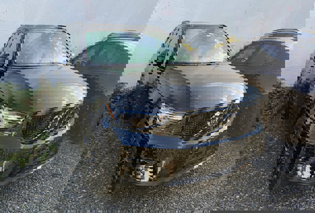 Certified 2023 Volvo XC40 B5 Plus w/ Climate Package image 1