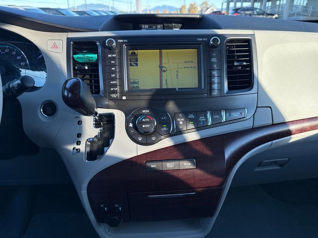 Used 2012 Toyota Sienna XLE image 26