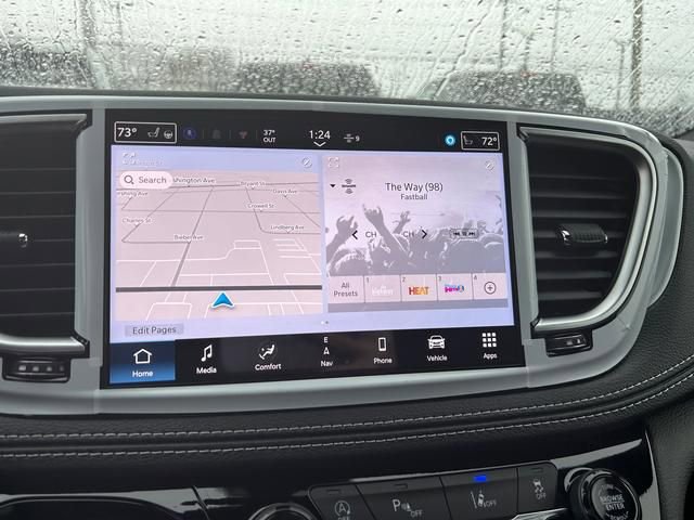 New 2026 Chrysler Pacifica Limited w/ Uconnect Theater Family Group image 17