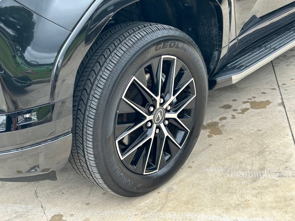 Used 2025 Lexus GX 550 w/ Accessory Package (2T) AWD/4WD image 9