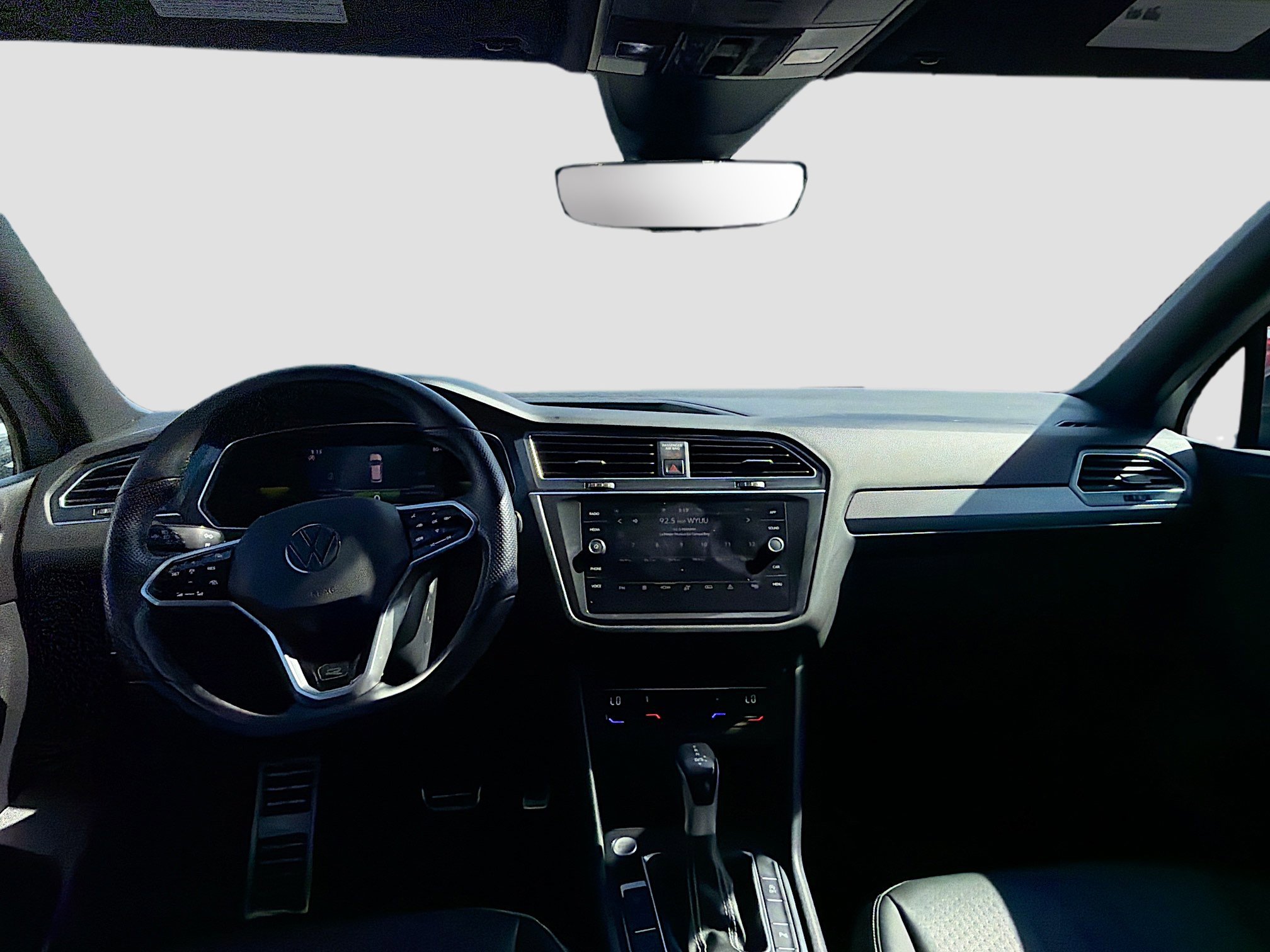 Used 2023 Volkswagen Tiguan SE R-Line image 16