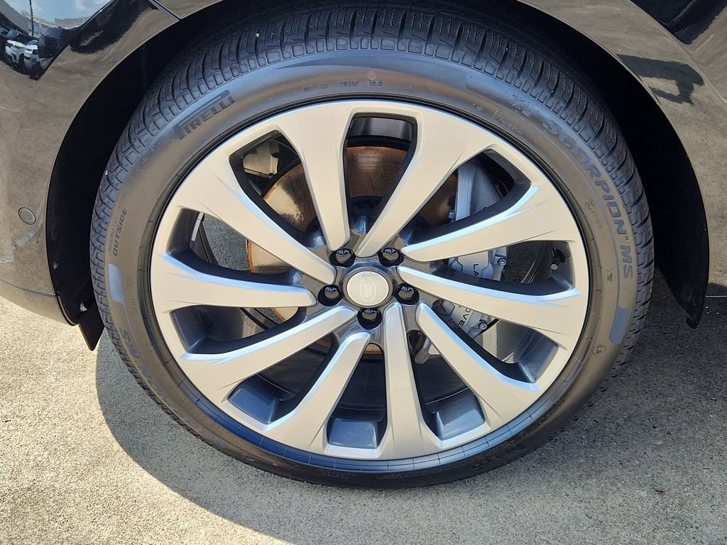 New 2025 Land Rover Range Rover SE image 9