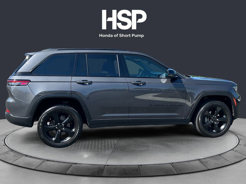 Used 2023 Jeep Grand Cherokee Altitude AWD/4WD image 6