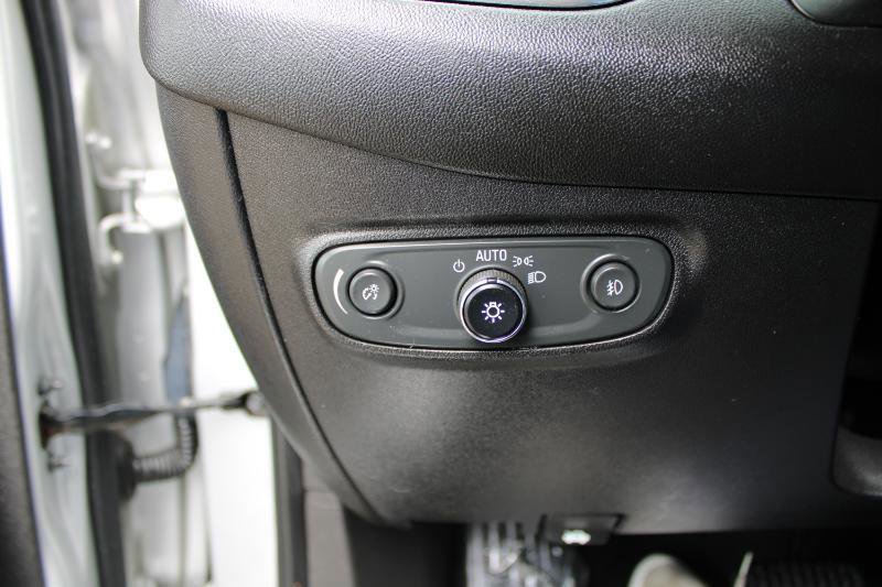 Used 2018 Chevrolet Equinox Premier FWD image 27