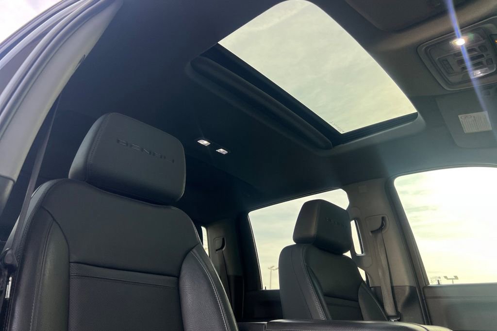 Used 2022 GMC Sierra 3500 Denali w/ Denali Black Diamond Edition image 21